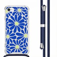 imoshion Design Hülle mit Band Apple iPhone SE (2022 / 2020) / 8 / 7 - Cobalt Blue Flowers Connect