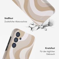 Selencia Vivid Tough Back Cover für das Samsung Galaxy A35 - Desert Waves Beige