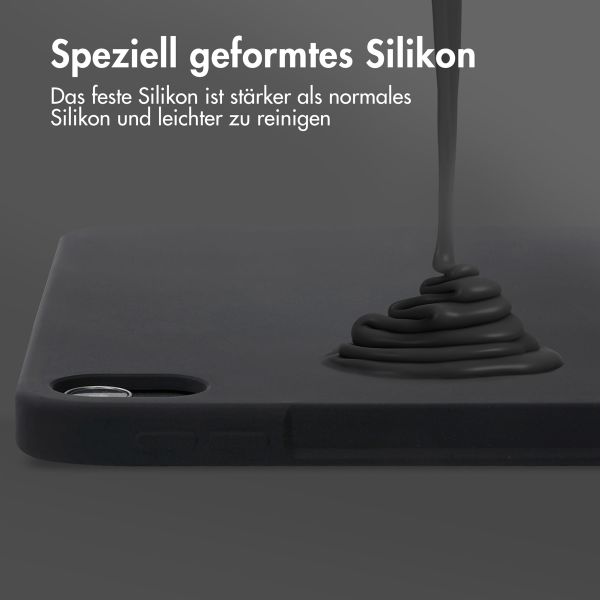 Accezz Liquid Silicone Back Cover mit Stifthalter für das iPad Air 11 Zoll (2024) M2 / Air 5 (2022) / Air 4 (2020) - Schwarz