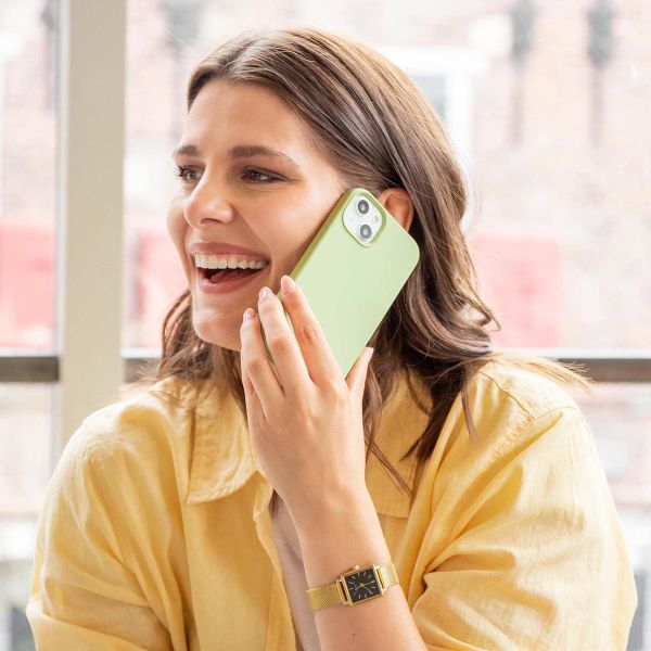 Accezz Liquid Silikoncase Apple iPhone 15 Plus - Grün