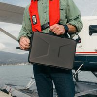 UAG Civilian Shock Laptop Hülle mit Griff 14 Zoll - Medium - Schwarz