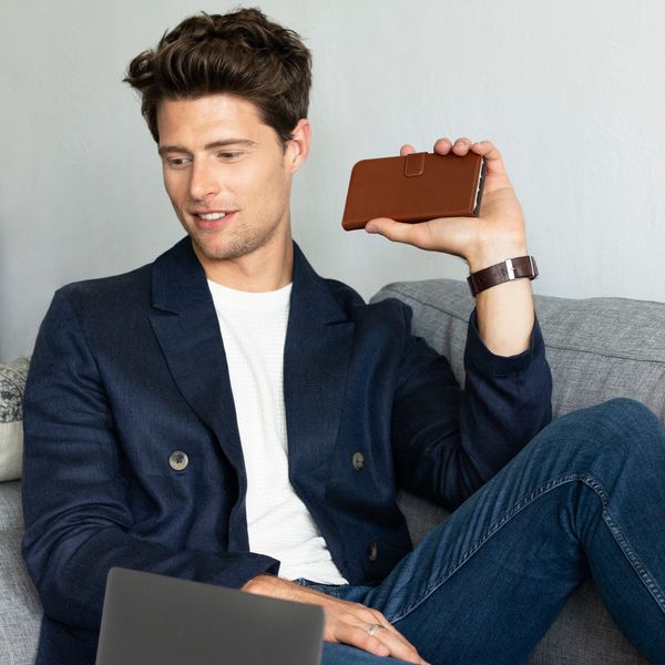 Selencia Echtleder Klapphülle Samsung Galaxy A42 - Hellbraun