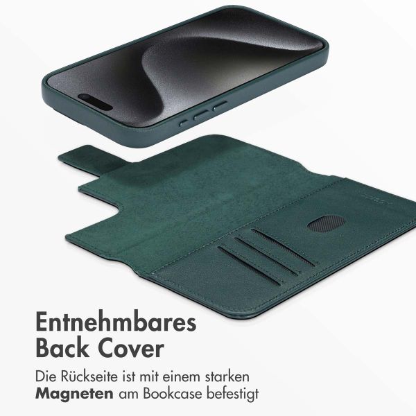 Accezz 2-in-1 Klapphülle aus Leder mit MagSafe für das iPhone 15 Pro Max - Cedar Green