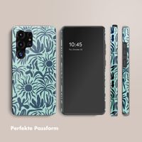 Selencia Vivid Tough Back Cover für das Samsung Galaxy S25 Ultra - Tropical Vibes Light Blue