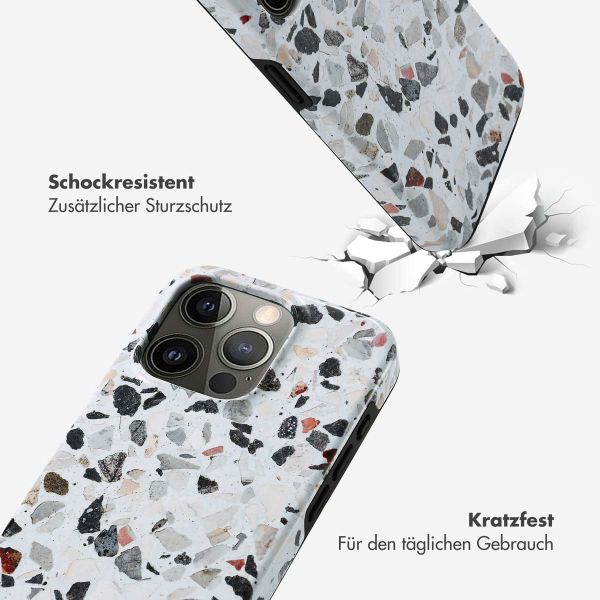 Selencia Vivid Tough Back Cover für das iPhone 15 Pro - Chic Terazzo