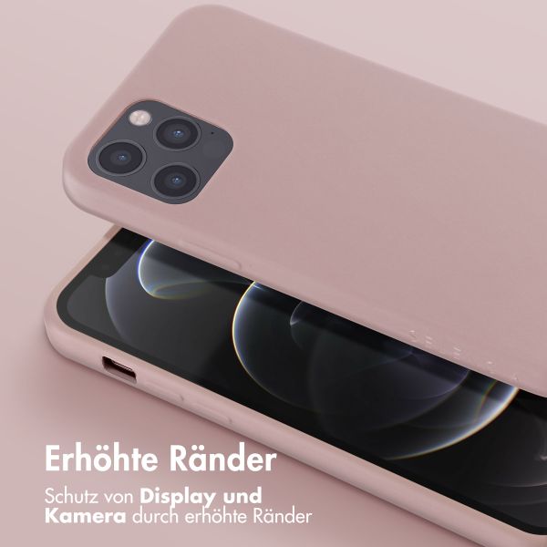 Selencia Silikonhülle mit abnehmbarem Band für das iPhone 12 (Pro) - Sand Pink