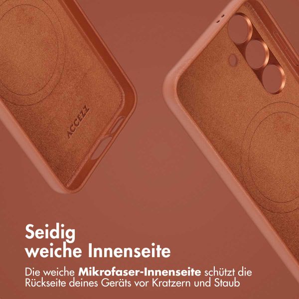 Accezz 2-in-1 Klapphülle aus Leder mit MagSafe für das Samsung Galaxy S24 - Sienna Brown