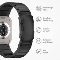 Accezz Mattes Titanstahlarmband für die Apple Watch Series 1 bis 10 / SE / Ultra (2) (44/45/46/49 mm) - Schwarz