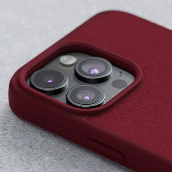 Njorð Collections Wildleder Comfort+ Case MagSafe für das iPhone 15 Pro Max - Red