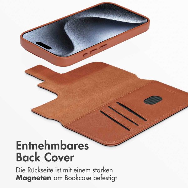 Accezz 2-in-1 Klapphülle aus Leder mit MagSafe für das iPhone 15 Pro - Sienna Brown