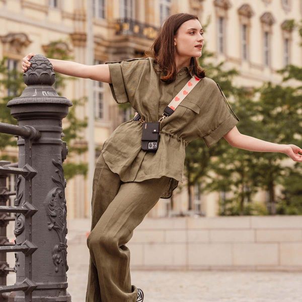 Dutchies MagSafe Back Cover mit Kartenfach Apple iPhone 13 Pro Max - Schwarz