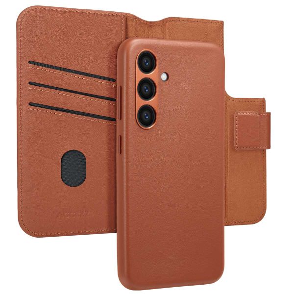 Accezz 2-in-1 Klapphülle aus Leder mit MagSafe für das Samsung Galaxy S24 - Sienna Brown