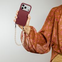 Selencia Rivièra Backcover mit MagSafe mit abnehmbaren Haken Apple iPhone SE (2022 / 2020) / 8 / 7 - Bold Burgundy
