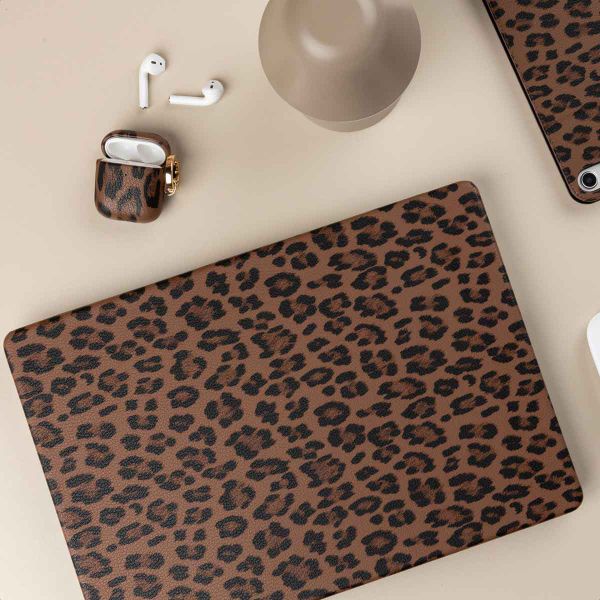 Selencia Sabi Laptop Cover Leopardenmuster Apple MacBook Pro 14 Zoll (2021 / 2023 M3 chip / 2024 M4 chip / 2025 M5 chip) - Mocha Brown