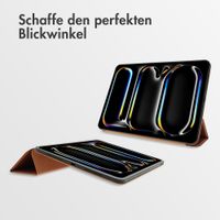 Accezz Leder Trifold Klaphülle Apple iPad Pro 13 (2025) M5 / (2024) M4 - Cognac