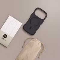 Selencia Wavy Backcover mit MagSafe Apple iPhone 17 Pro - Schwarz