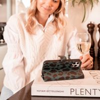 imoshion Design TPU Klapphülle Samsung Galaxy S21 FE - Green Leopard