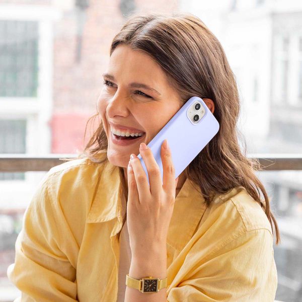 Accezz Liquid Silikoncase mit MagSafe für das Apple iPhone 14 - Violett