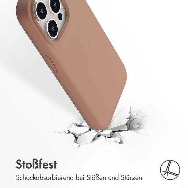 Accezz Liquid Silikoncase mit MagSafe für das Apple iPhone 15 Pro Max - Light Brown