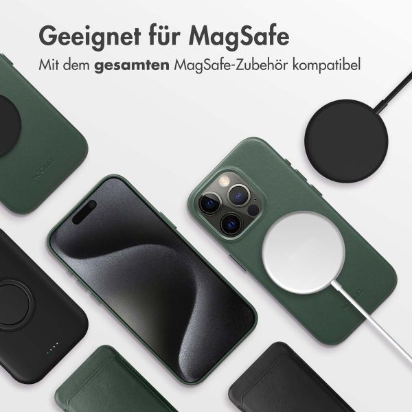 Accezz MagSafe Leather Backcover für das Apple iPhone 15 Pro Max - Cedar Green