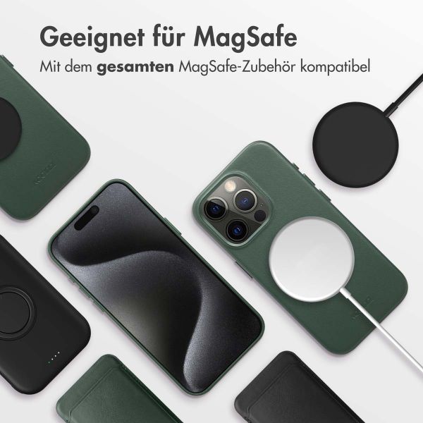 Accezz MagSafe Leather Backcover für das iPhone 15 Pro Max - Cedar Green