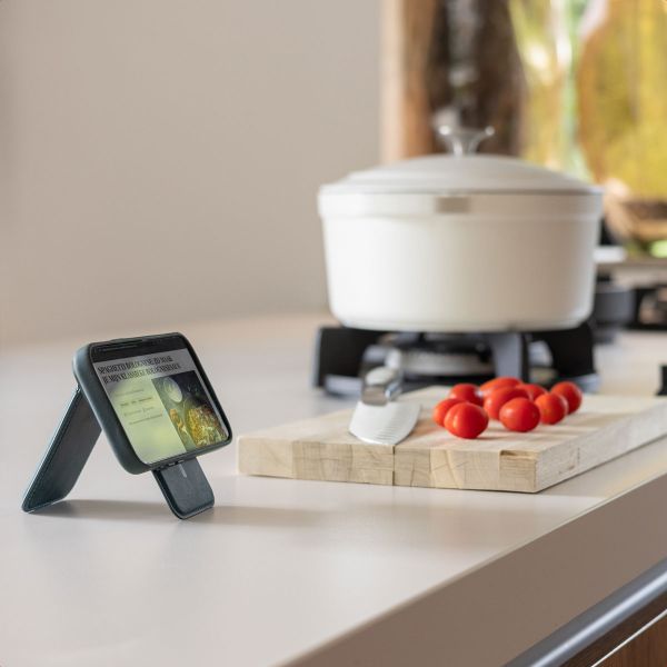 Accezz Vintage Leder MagSafe Kartenhalter mit Ständer - Smokey Green