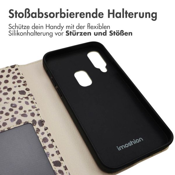 imoshion Design Klapphülle für das Samsung Galaxy A20e - Black And White Dots