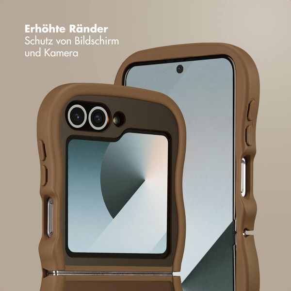 Selencia Wavy Backcover mit MagSafe Samsung Galaxy Z Flip 6 - Mocha Brown