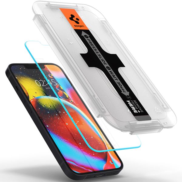 Spigen GLAStR Fit Displayschutzfolie 2er-Pack + Applicator Apple iPhone 13 / 13 Pro / 14 / 16e