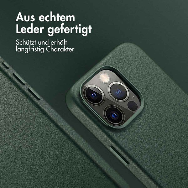 Accezz MagSafe Leather Backcover für das iPhone 15 Pro Max - Cedar Green