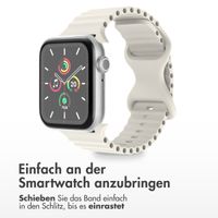 imoshion Athletisches Silikonarmband für die Apple Watch Series 1 bis 9 / SE (38/40/41 mm) | Series 10 (42 mm) - Sternenlicht