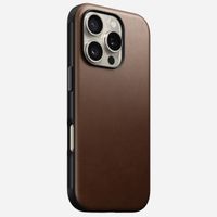 Nomad Modern Leather Case für das iPhone 16 Pro - Brown