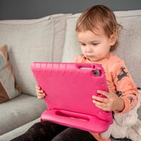 imoshion Hülle mit Handgriff kindersicher Samsung Galaxy Tab A8 - Rosa