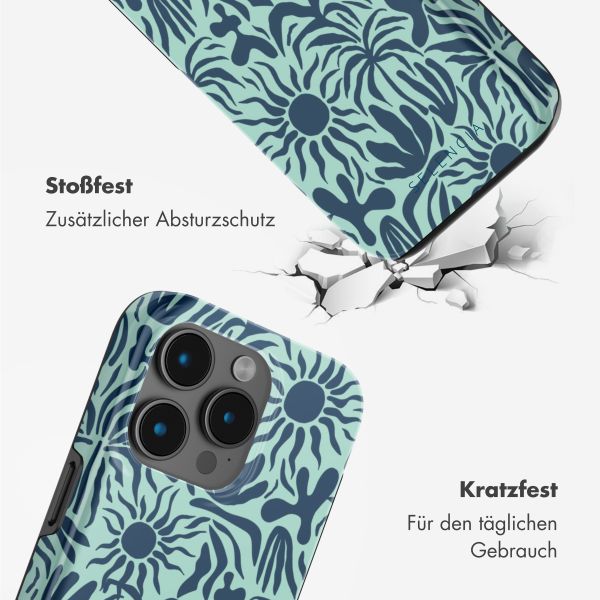 Selencia Vivid Tough Back Cover mit MagSafe für das iPhone 15 Pro Max - Tropical Vibes Light Blue