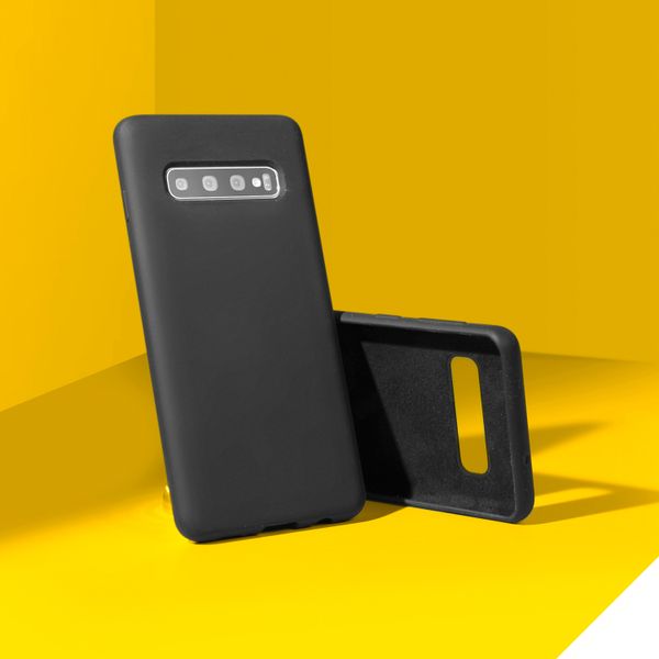 Accezz Liquid Silikoncase Schwarz für das Samsung Galaxy S10e