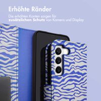 imoshion ﻿Design Klapphülle für das Samsung Galaxy S22 - White Blue Stripes