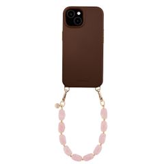 Selencia Rivièra MagSafe Backcover mit abnehmbaren Haken für das Apple iPhone 14 / 13 - Choco Brown + Satin Crush Handykette - Cosmic Candy