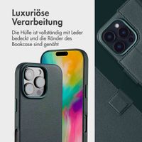 Accezz 2-in-1 Klapphülle aus Leder mit MagSafe für das iPhone 16 Pro - Cedar Green