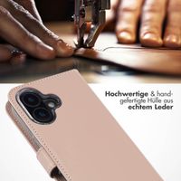 Selencia Echtleder Klapphülle für das iPhone 16 - Dusty Pink