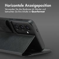 Accezz 2-in-1 Klapphülle aus Leder mit MagSafe für das Samsung Galaxy S23 FE - Onyx Black