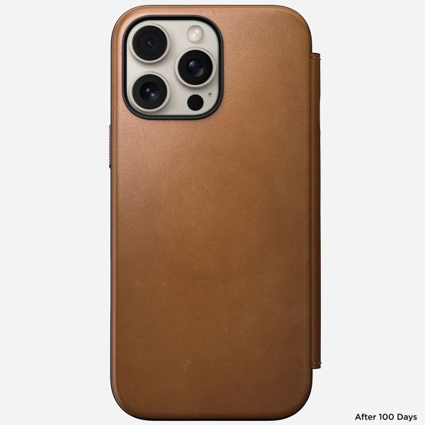 Nomad Modern Leather Folio Klapphülle für das iPhone 16 Pro Max - English Tan