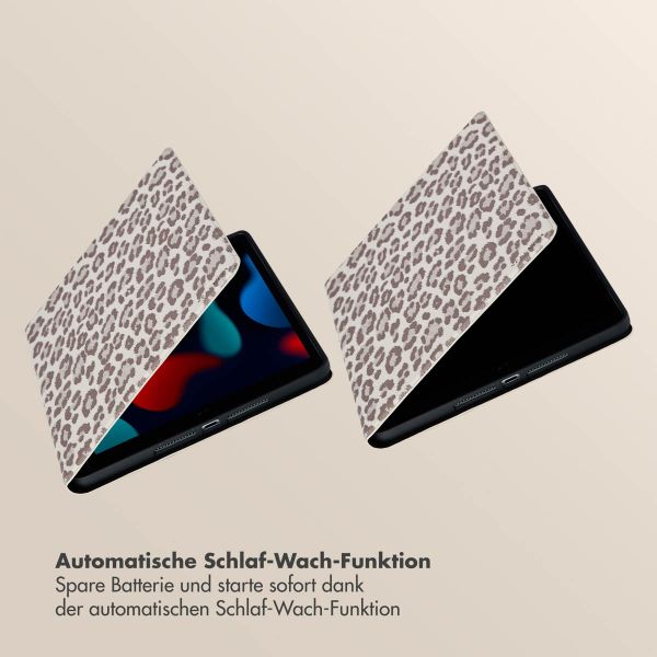 Selencia Sabi Klapphülle mit Leopardenmuster Apple iPad 9 (2021) 10.2 Zoll / iPad 8 (2020) 10.2 Zoll / iPad 7 (2019) 10.2 Zoll - Soft Ivory
