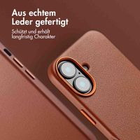 Accezz MagSafe Leather Backcover für das iPhone 16 - Sienna Brown