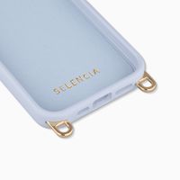 Selencia Rivièra MagSafe Backcover mit abnehmbaren Haken für das Apple iPhone 15 Pro - Powder Blue + Lova Handykette - Burgundy