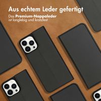 Accezz Premium Leather Slim Klapphülle für das iPhone 13 Pro Max - Schwarz