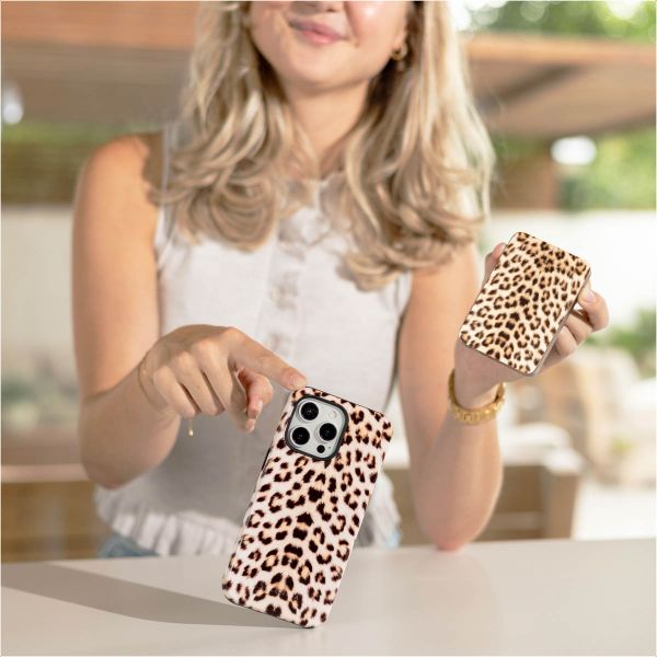 Selencia Vivid Powerbank 5.000 mAh - MagSafe und Qi2 - Desert Gold / Leopard