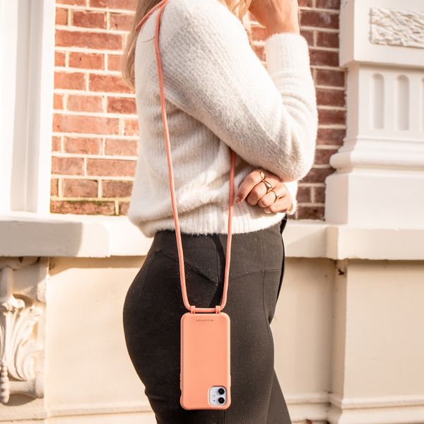 imoshion Color Backcover mit abtrennbarem Band Apple iPhone 11 - Peach