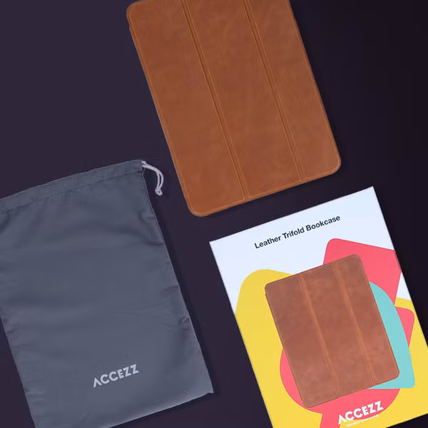 Accezz Leder Trifold Klaphülle Apple iPad 11 (2025) 11 Zoll A16 / iPad 10 (2022) 10.9 Zoll - Cognac