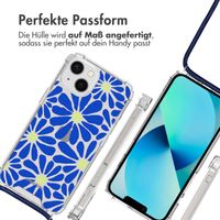 imoshion Design Hülle mit Band für das iPhone 13 - Cobalt Blue Flowers Connect