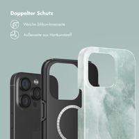 Selencia Vivid Tough Back Cover MagSafe für das iPhone 15 Pro - Marble Grayed Jade